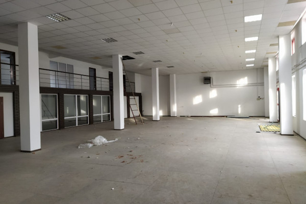 Продажа части площадей в торговом комплексе  г. Ровно 2360 кв.м. с  20% доходностью 