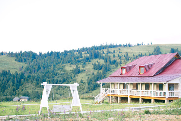 Продаж готельного комплексу Кантрі-клуб «Тиша» в Карпатах