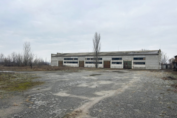 Продажа имущественного комплекса: 3450 м2 и 4,3 га в Барышевке, Киевская область