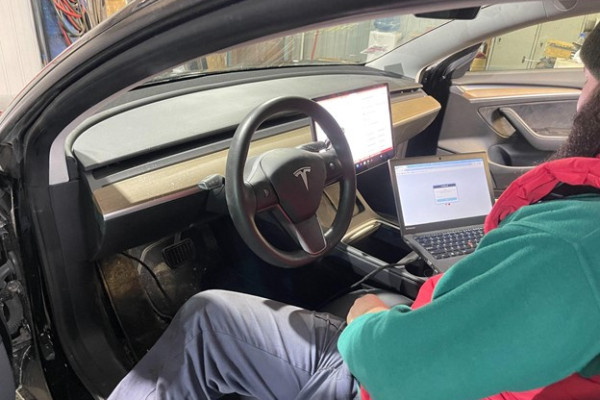 ELMOB US - Investments in Tesla Car Service in California