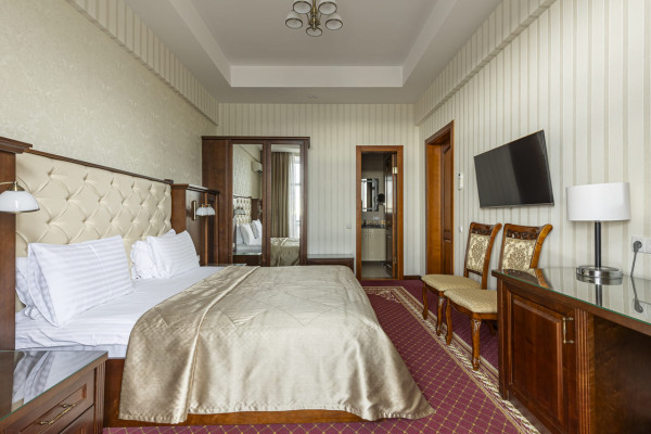 Приватизація: «Готель «Україна» у Києві