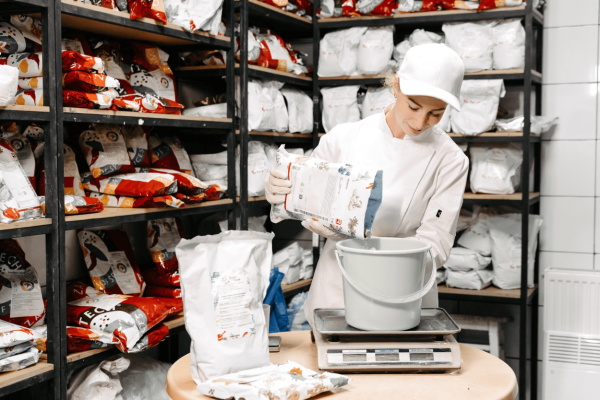 Продажа бизнеса: современное мясо-колбасное производство, сеть из 40+ магазинов у дома, логистика и сбыт