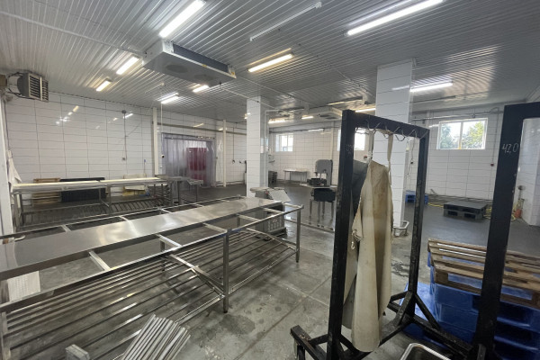 Продажа бизнеса: современное мясо-колбасное производство, сеть из 40+ магазинов у дома, логистика и сбыт