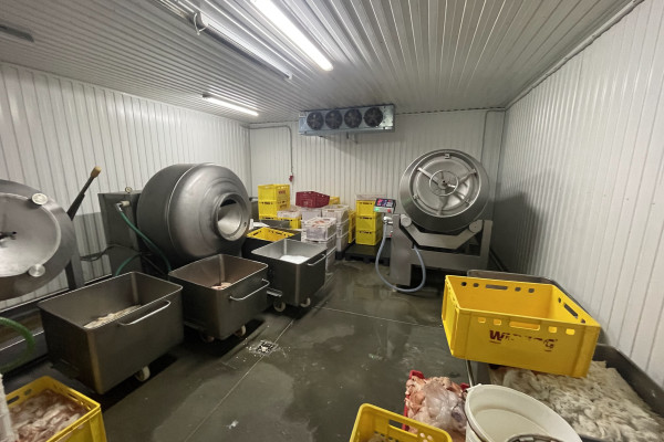 Продажа бизнеса: современное мясо-колбасное производство, сеть из 40+ магазинов у дома, логистика и сбыт