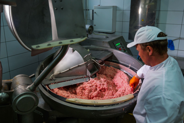 Продажа бизнеса: современное мясо-колбасное производство, сеть из 40+ магазинов у дома, логистика и сбыт