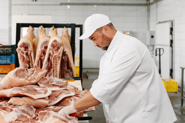 Продажа бизнеса: современное мясо-колбасное производство, сеть из 40+ магазинов у дома, логистика и сбыт