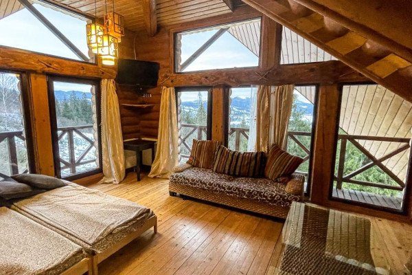 Продажа четырехэтажного коттеджа в Славско, Львовская область