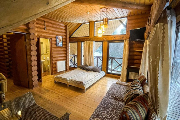 Продажа четырехэтажного коттеджа в Славско, Львовская область