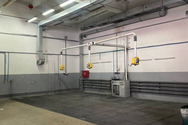 Service station with car showroom and office 3550 m2 in Kyiv for sale