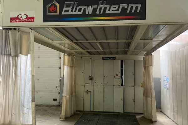 Service station with car showroom and office 3550 m2 in Kyiv for sale