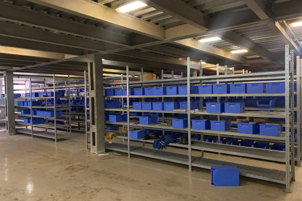 Service station with car showroom and office 3550 m2 in Kyiv for sale