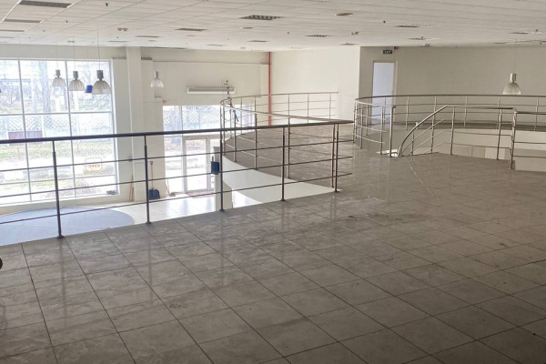 Service station with car showroom and office 3550 m2 in Kyiv for sale