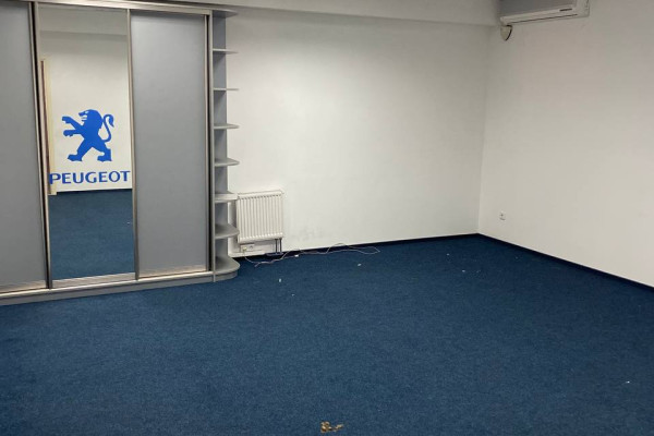 Service station with car showroom and office 3550 m2 in Kyiv for sale