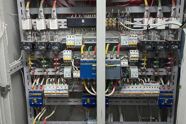 Service station with car showroom and office 3550 m2 in Kyiv for sale