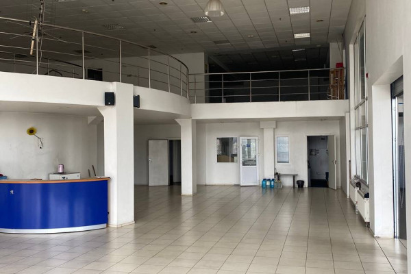 Service station with car showroom and office 3550 m2 in Kyiv for sale