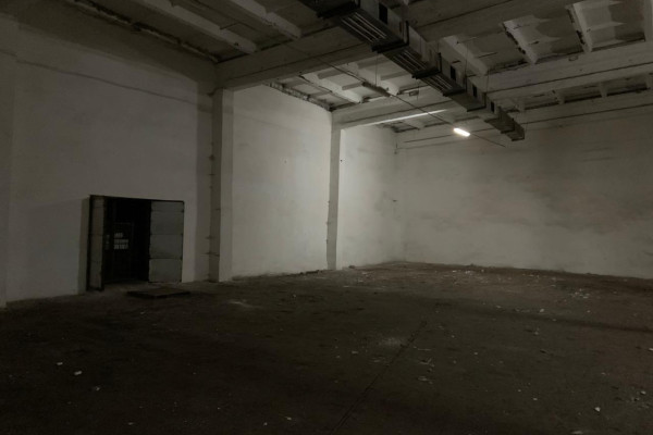 Продаж складської бази 2000 м2 в Дніпропетровській області, Верхньодніпровськ