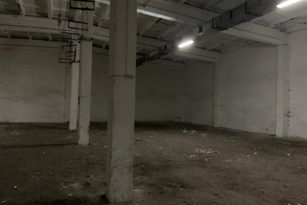 Продаж складської бази 2000 м2 в Дніпропетровській області, Верхньодніпровськ