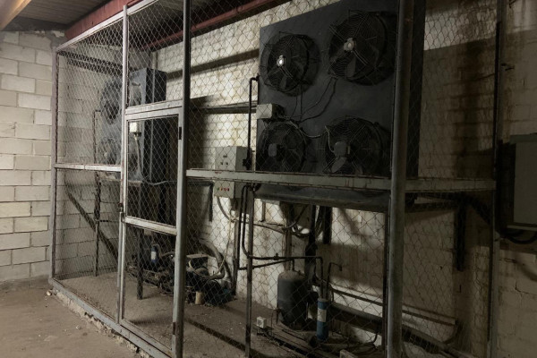 Продаж складської бази 2000 м2 в Дніпропетровській області, Верхньодніпровськ