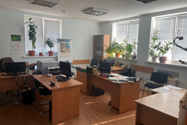 Продаж виробничо-складського комплексу 4 600 м2, 2.65 га + бізнес (вироби з акрилу) в Київській області