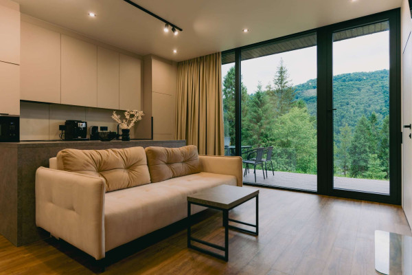 Продажа горного комплекса отдыха с действующим арендным бизнесом в Карпатах