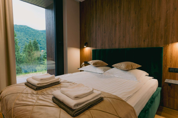 Продажа горного комплекса отдыха с действующим арендным бизнесом в Карпатах