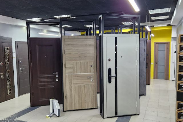 Продаж салону-магазину "ДВЕРІ+ВІКНА" у м. Чернігів