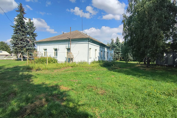 Продажа офисного здания 245 м² с дополнительным участком 0.45 га у трассы Н07 Киев–Сумы