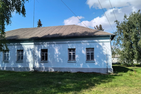 Продажа офисного здания 245 м² с дополнительным участком 0.45 га у трассы Н07 Киев–Сумы