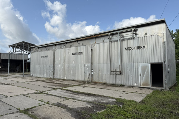 Продажа производственного комплекса 4320 м2 и 2 га в Житомирской области, г. Чуднов