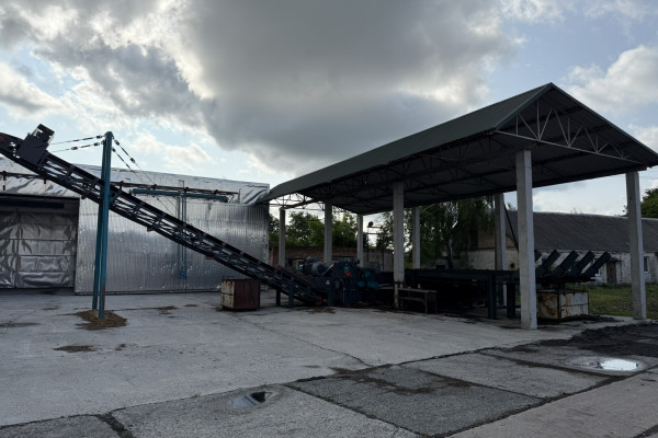 Продажа производственного комплекса 4320 м2 и 2 га в Житомирской области, г. Чуднов