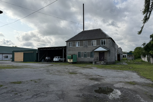 Продажа производственного комплекса 4320 м2 и 2 га в Житомирской области, г. Чуднов