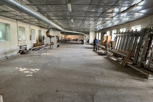 Продажа производственного комплекса 4320 м2 и 2 га в Житомирской области, г. Чуднов