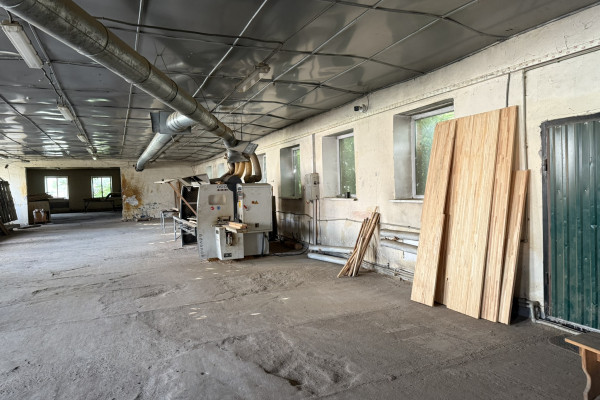 Продажа производственного комплекса 4320 м2 и 2 га в Житомирской области, г. Чуднов