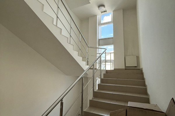 Продажа офисного здания 4 855 м² с арендаторами в Днепре