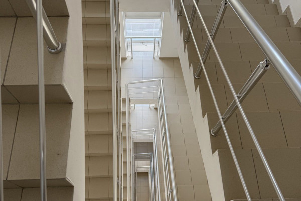 Продажа офисного здания 4 855 м² с арендаторами в Днепре