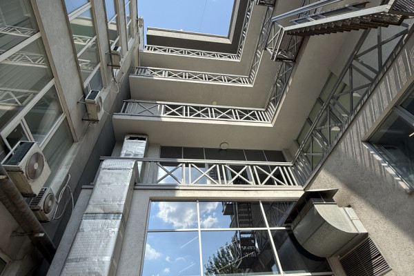 Продажа офисного здания 4 855 м² с арендаторами в Днепре