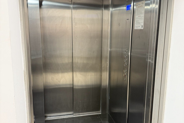 Продажа офисного здания 4 855 м² с арендаторами в Днепре