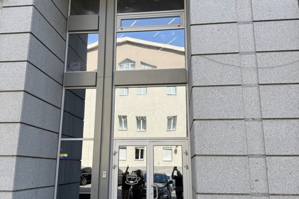 Продажа офисного здания 4 855 м² с арендаторами в Днепре