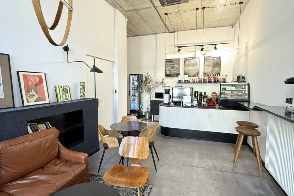 Продажа офисного здания 4 855 м² с арендаторами в Днепре