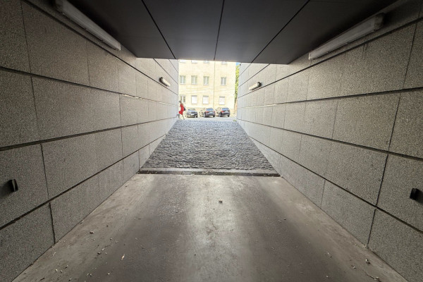 Продажа офисного здания 4 855 м² с арендаторами в Днепре