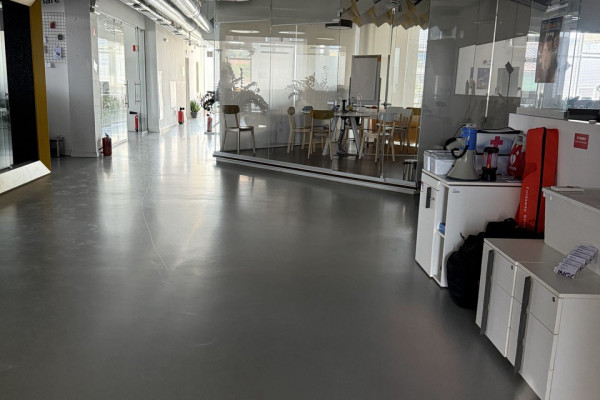 Продажа офисного здания 4 855 м² с арендаторами в Днепре