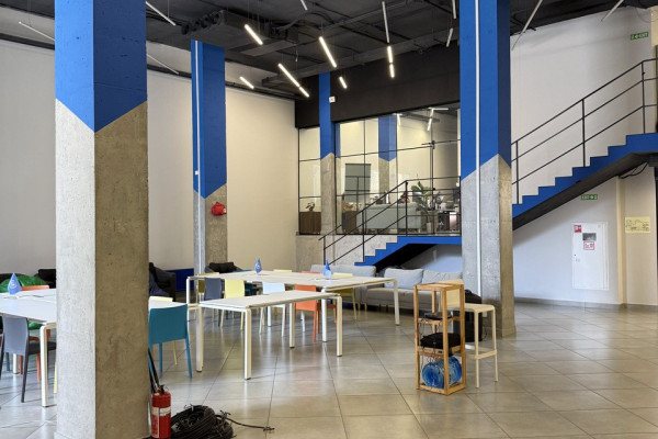 Продажа офисного здания 4 855 м² с арендаторами в Днепре