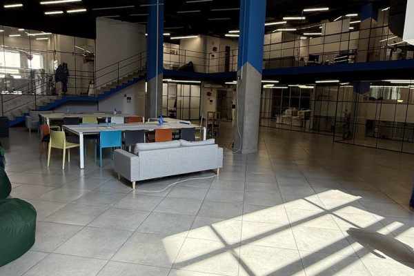 Продажа офисного здания 4 855 м² с арендаторами в Днепре