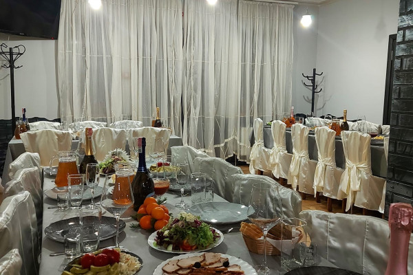 Restaurant and motel complex in Kremenchuk is offered for sale