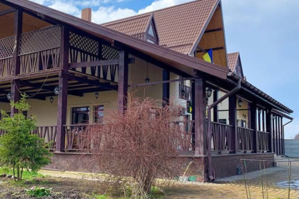 Restaurant and motel complex in Kremenchuk is offered for sale