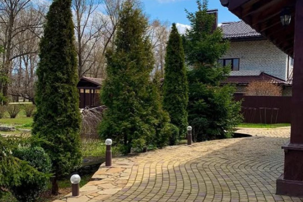 Restaurant and motel complex in Kremenchuk is offered for sale