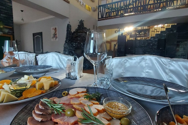 Restaurant and motel complex in Kremenchuk is offered for sale