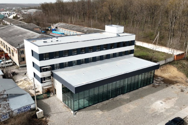 Продажа торгово-офисного здания 2000 м² в пригороде Тернополя