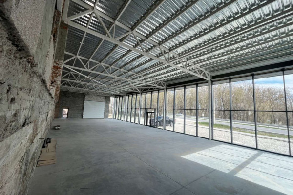Продажа торгово-офисного здания 2000 м² в пригороде Тернополя