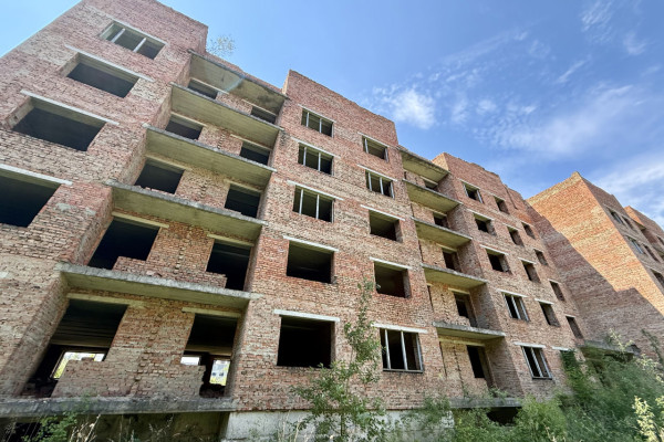 Продаж обʼєкту незавершеного будівництва (комплекс професійно-технічного училища) в Рівненській області